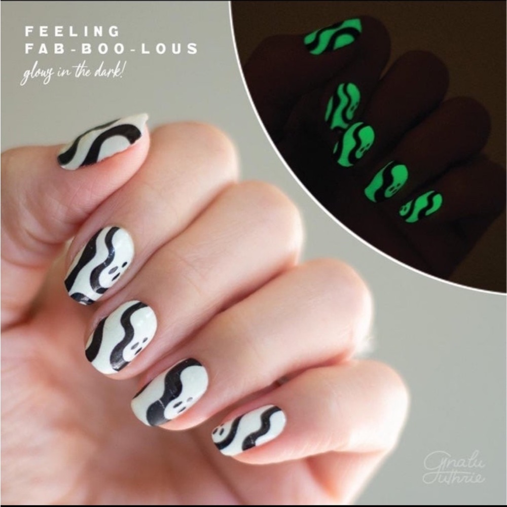 *Retired* Color Street: Feeling Fab-boo-lous | Halloween Glow in the Dark Black - Picture 2 of 14